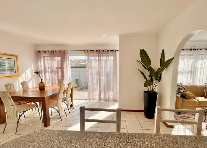 3 Bedroom Family Home With Pool