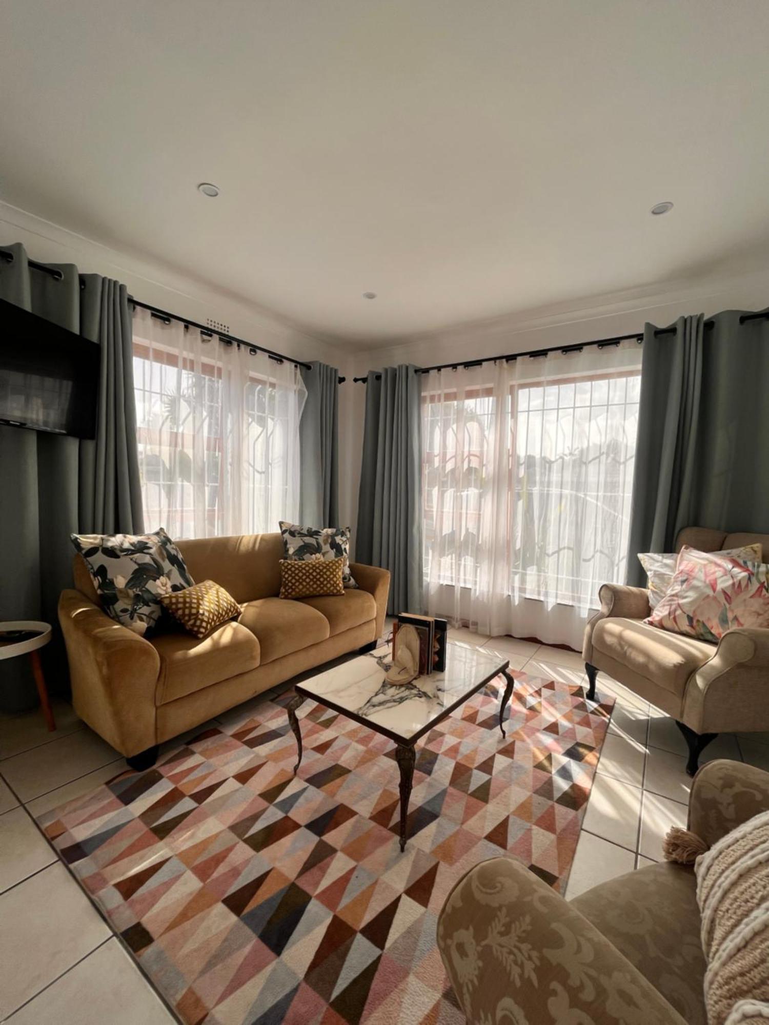 3 Bedroom Family With Pool Holiday home