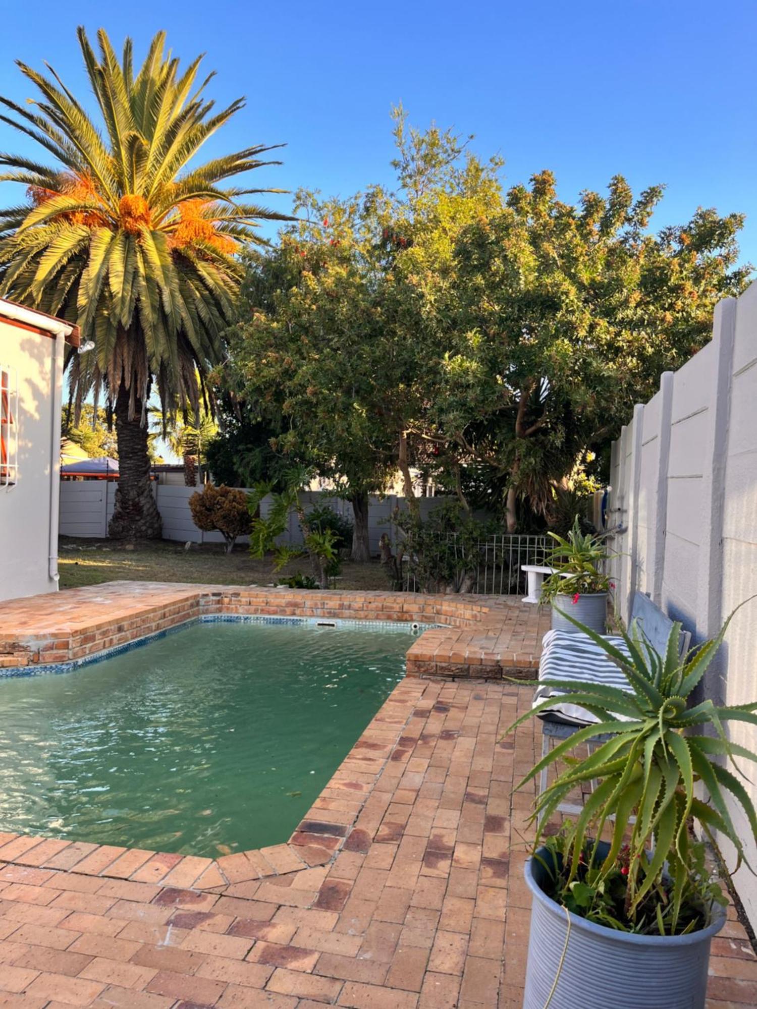 3 Bedroom Family With Pool *