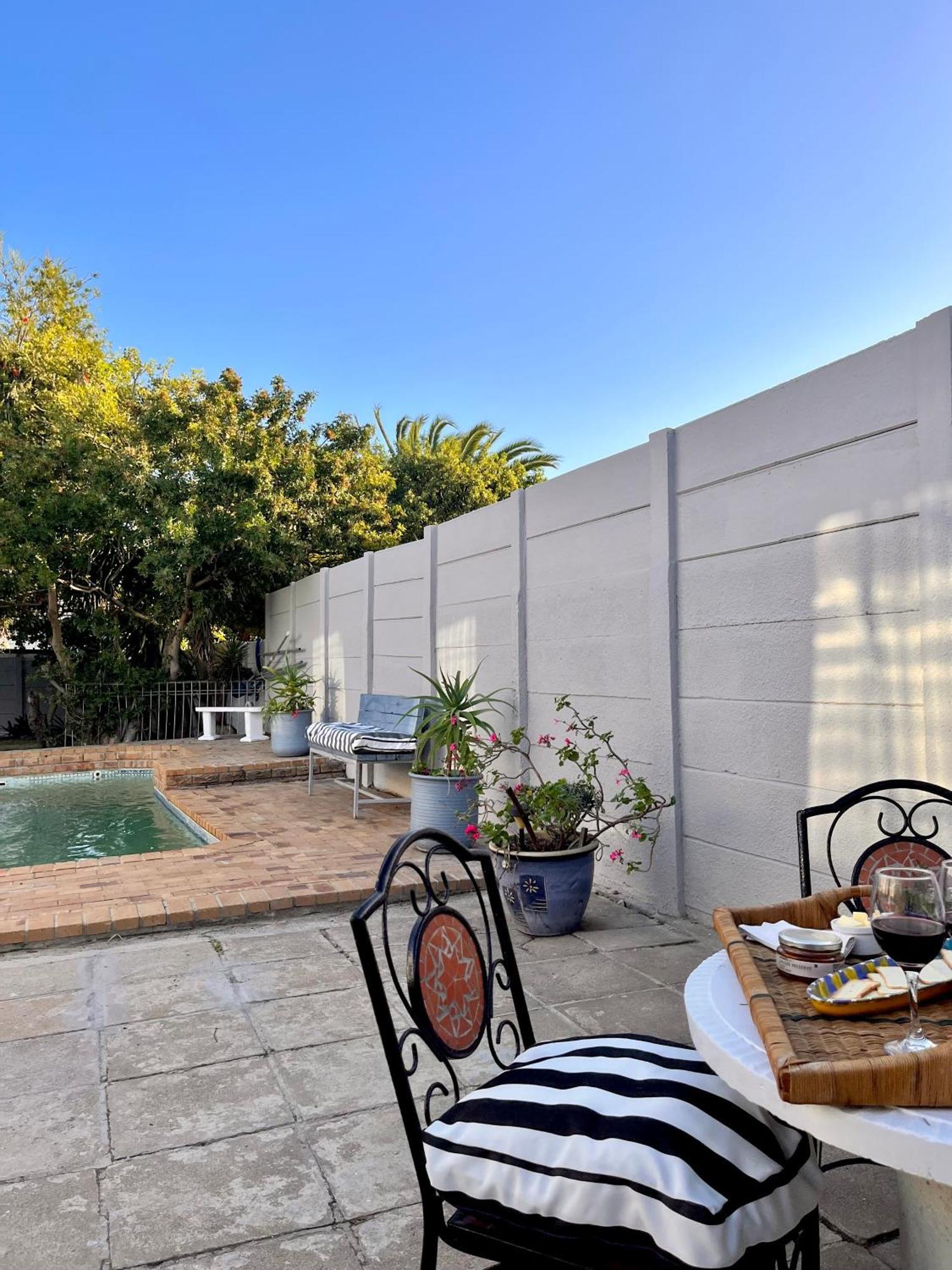 3 Bedroom Family With Pool Holiday home *