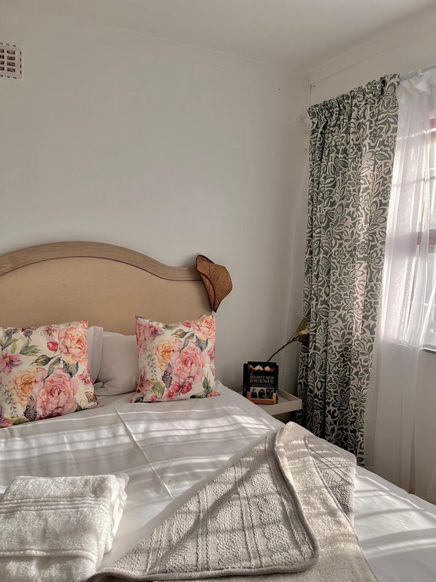 Holiday home 3 Bedroom Family With Pool Cape Town