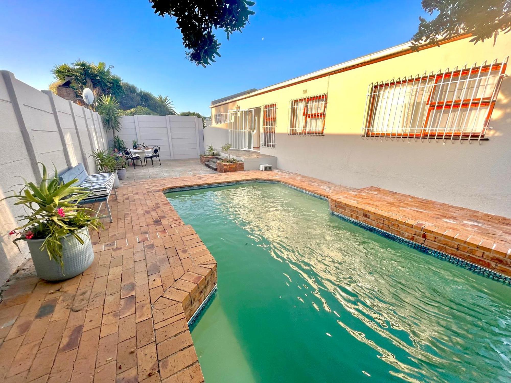 3 Bedroom Family With Pool Cape Town