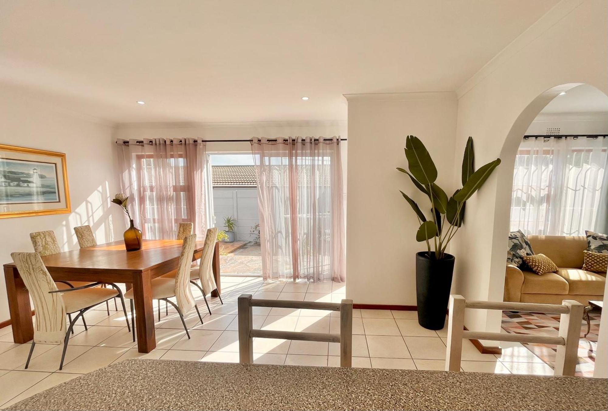 3 Bedroom Family With Pool Holiday home