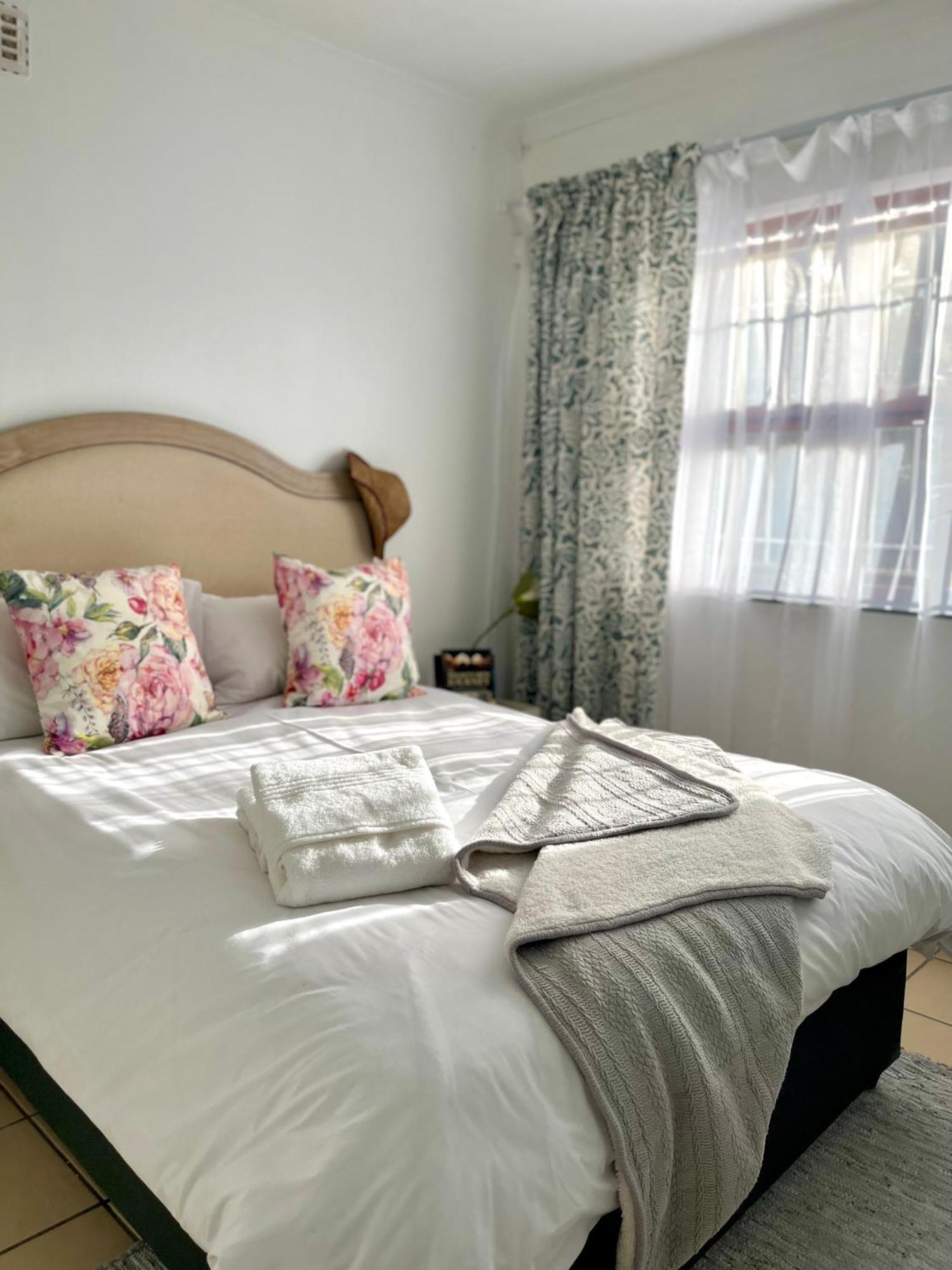 3 Bedroom Family With Pool Holiday home Cape Town